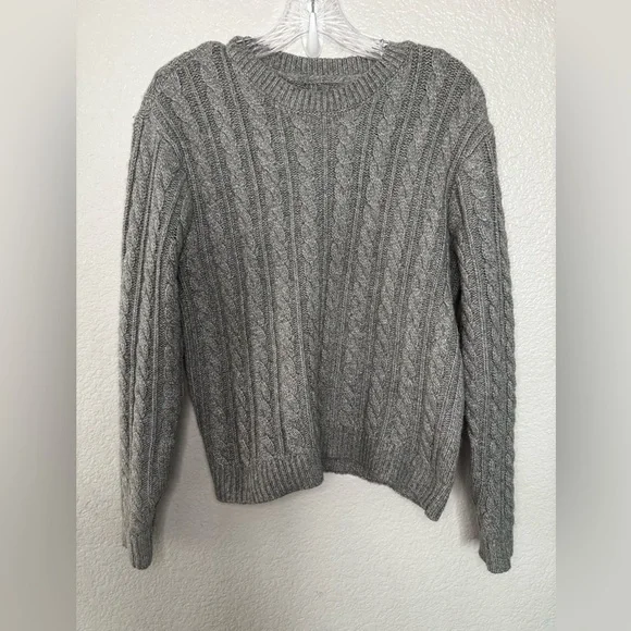 Abercrombie & Fitch Gray Cable Knit Sweater - Picture 1 of 4